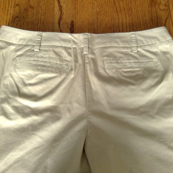 Land's End Plus Size 16 Khaki Pocketed Shorts Belt Loops - Picture 7 of 11